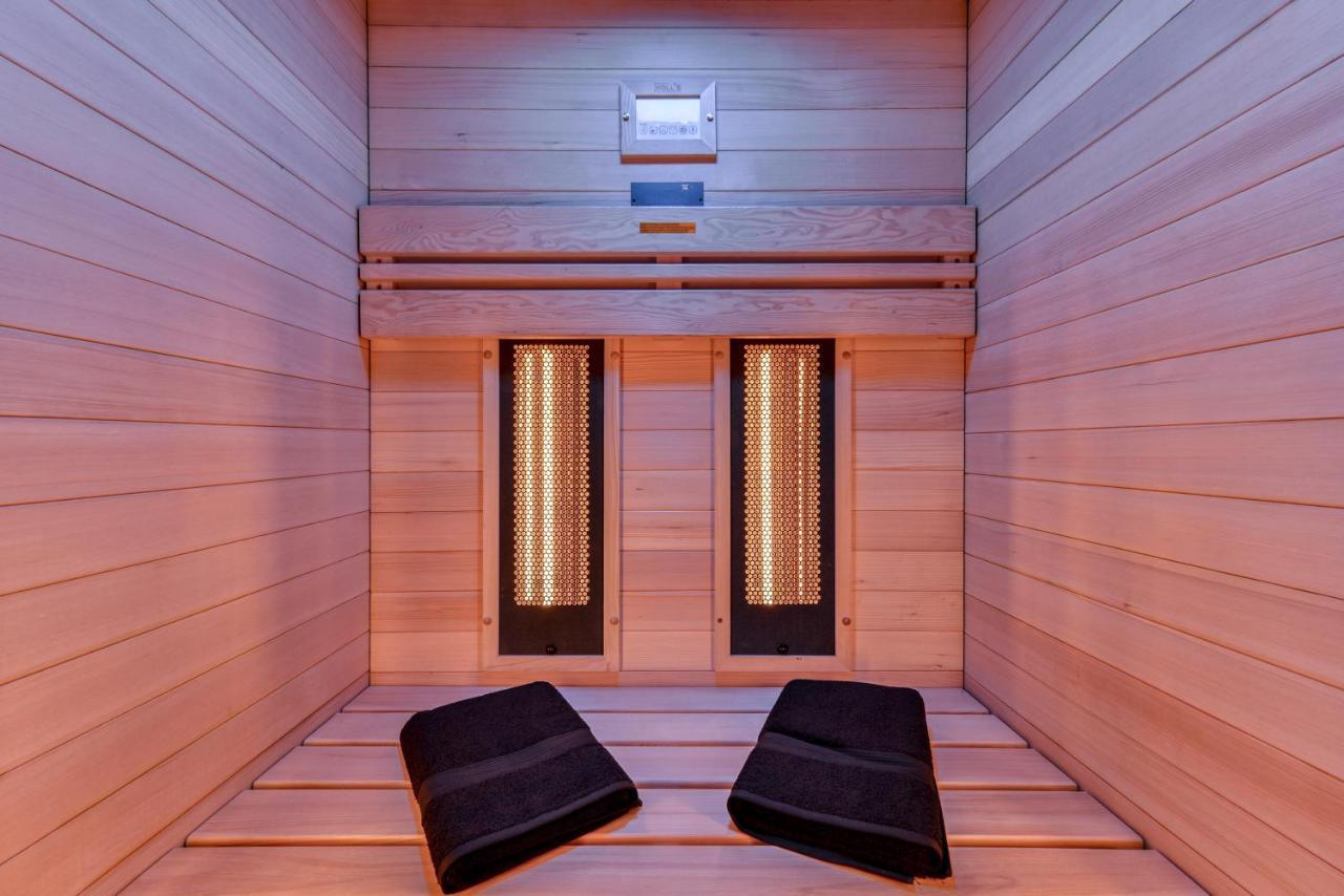 Les Gites De Laure - O Lit Divin, Instant De Volupte, Balneo Sauna, Climatisation, Netflix, 160M De La Cite Medievale قرقشونه المظهر الخارجي الصورة