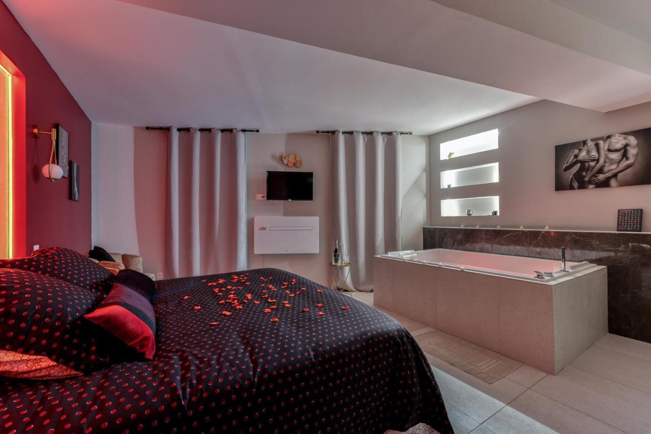 Les Gites De Laure - O Lit Divin, Instant De Volupte, Balneo Sauna, Climatisation, Netflix, 160M De La Cite Medievale قرقشونه المظهر الخارجي الصورة