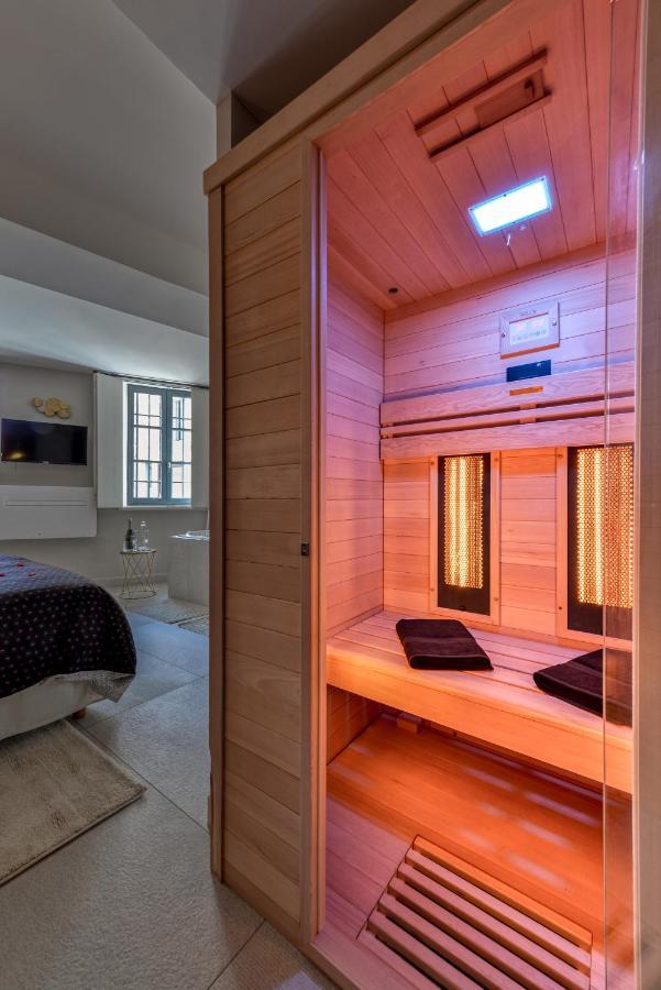 Les Gites De Laure - O Lit Divin, Instant De Volupte, Balneo Sauna, Climatisation, Netflix, 160M De La Cite Medievale قرقشونه المظهر الخارجي الصورة