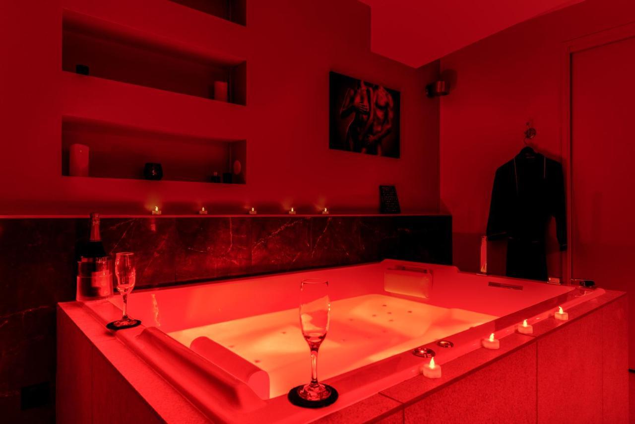 Les Gites De Laure - O Lit Divin, Instant De Volupte, Balneo Sauna, Climatisation, Netflix, 160M De La Cite Medievale قرقشونه المظهر الخارجي الصورة