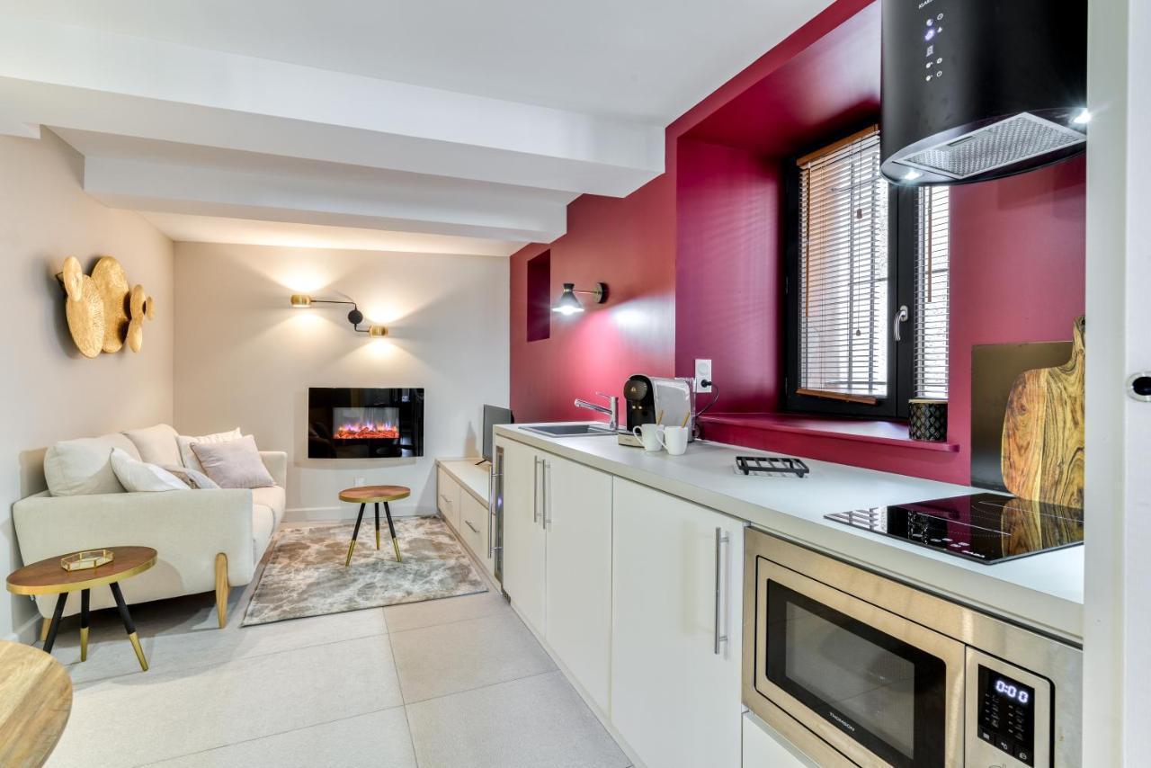 Les Gites De Laure - O Lit Divin, Instant De Volupte, Balneo Sauna, Climatisation, Netflix, 160M De La Cite Medievale قرقشونه المظهر الخارجي الصورة