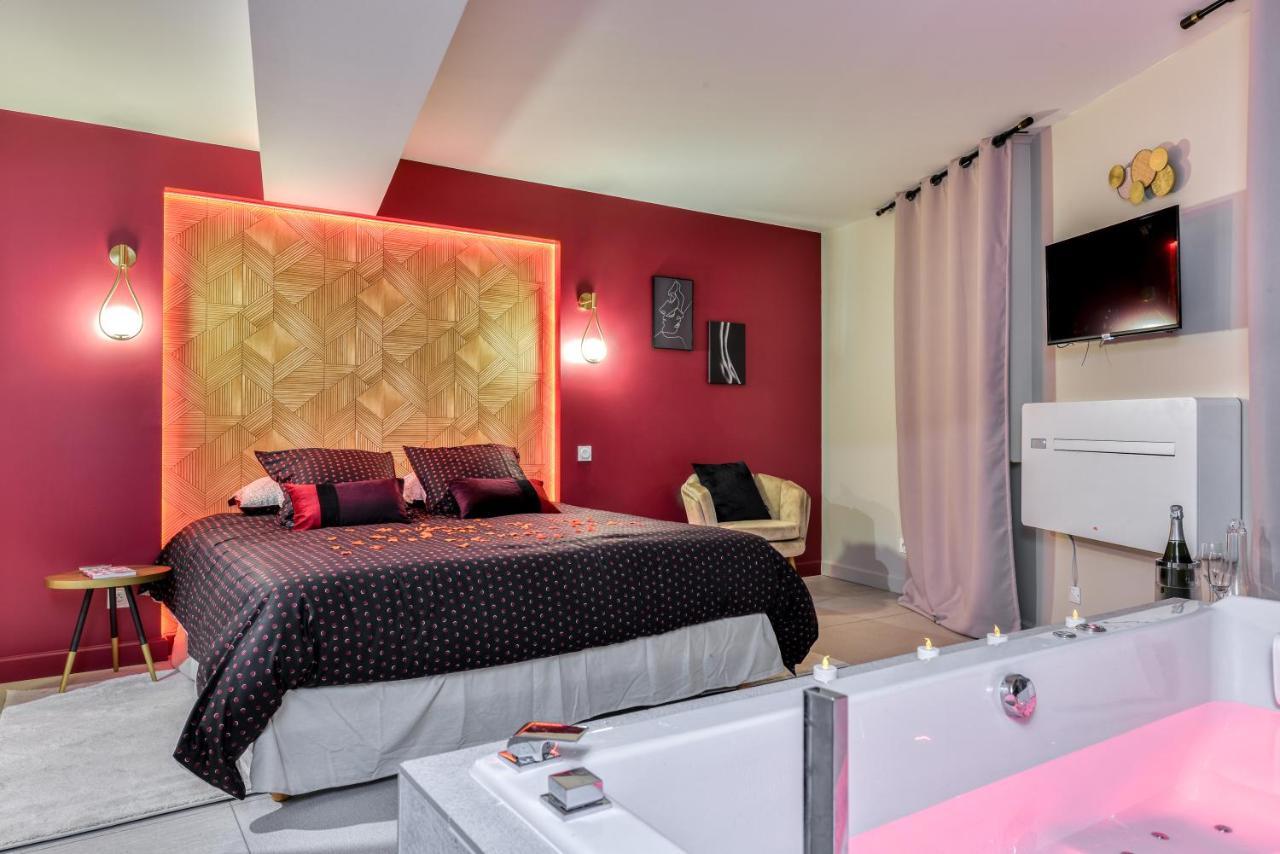 Les Gites De Laure - O Lit Divin, Instant De Volupte, Balneo Sauna, Climatisation, Netflix, 160M De La Cite Medievale قرقشونه المظهر الخارجي الصورة