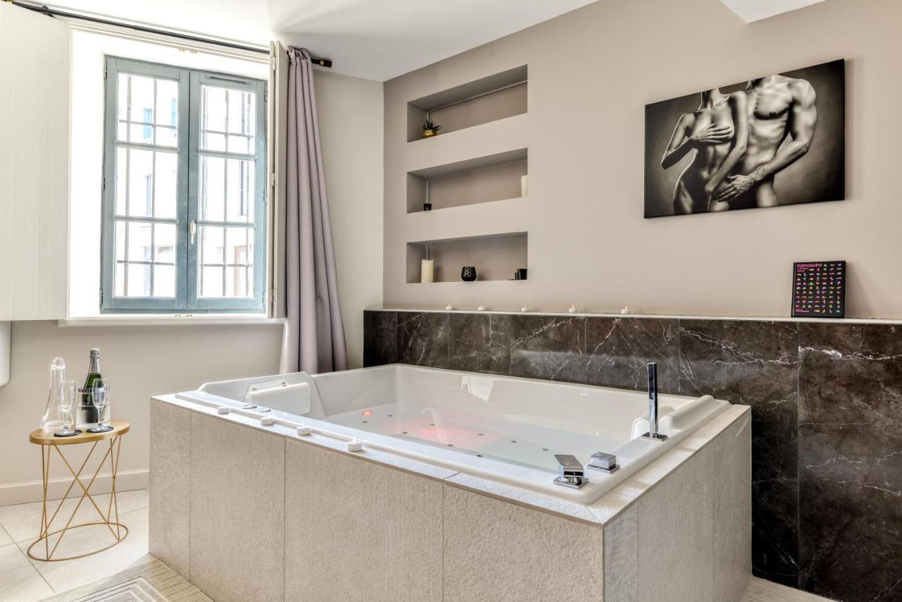 Les Gites De Laure - O Lit Divin, Instant De Volupte, Balneo Sauna, Climatisation, Netflix, 160M De La Cite Medievale قرقشونه المظهر الخارجي الصورة