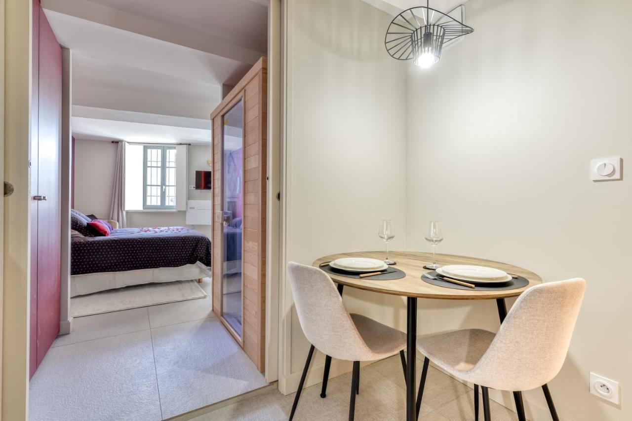 Les Gites De Laure - O Lit Divin, Instant De Volupte, Balneo Sauna, Climatisation, Netflix, 160M De La Cite Medievale قرقشونه المظهر الخارجي الصورة