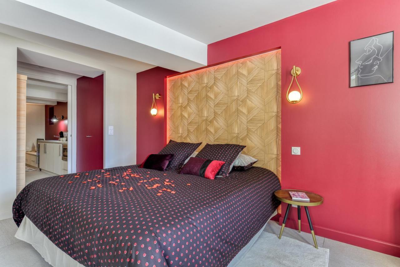 Les Gites De Laure - O Lit Divin, Instant De Volupte, Balneo Sauna, Climatisation, Netflix, 160M De La Cite Medievale قرقشونه المظهر الخارجي الصورة